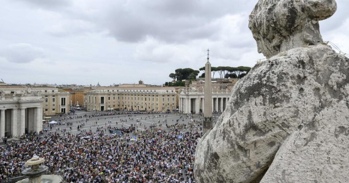Mons. Carlo Maria Viganò: una prospettiva critica e liberale sulla libertà di espressione nella Chiesa Cattolica