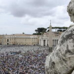 Mons. Carlo Maria Viganò: una prospettiva critica e liberale sulla libertà di espressione nella Chiesa Cattolica