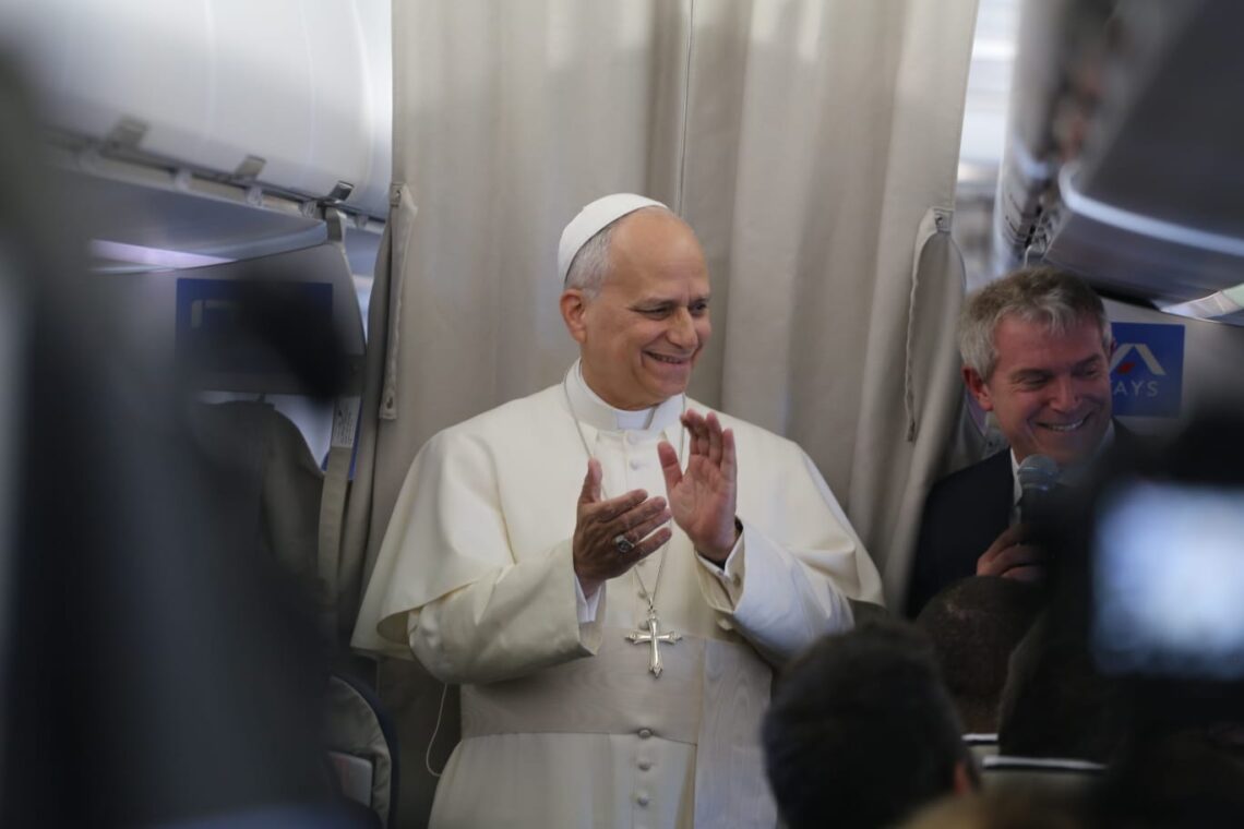 Il Complesso di Dio: Perché l’attacco di Trump al Papa è un insulto alla Libertà
